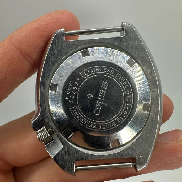 Seiko Black and Silver Diver's Watch - Picture 3 of 8